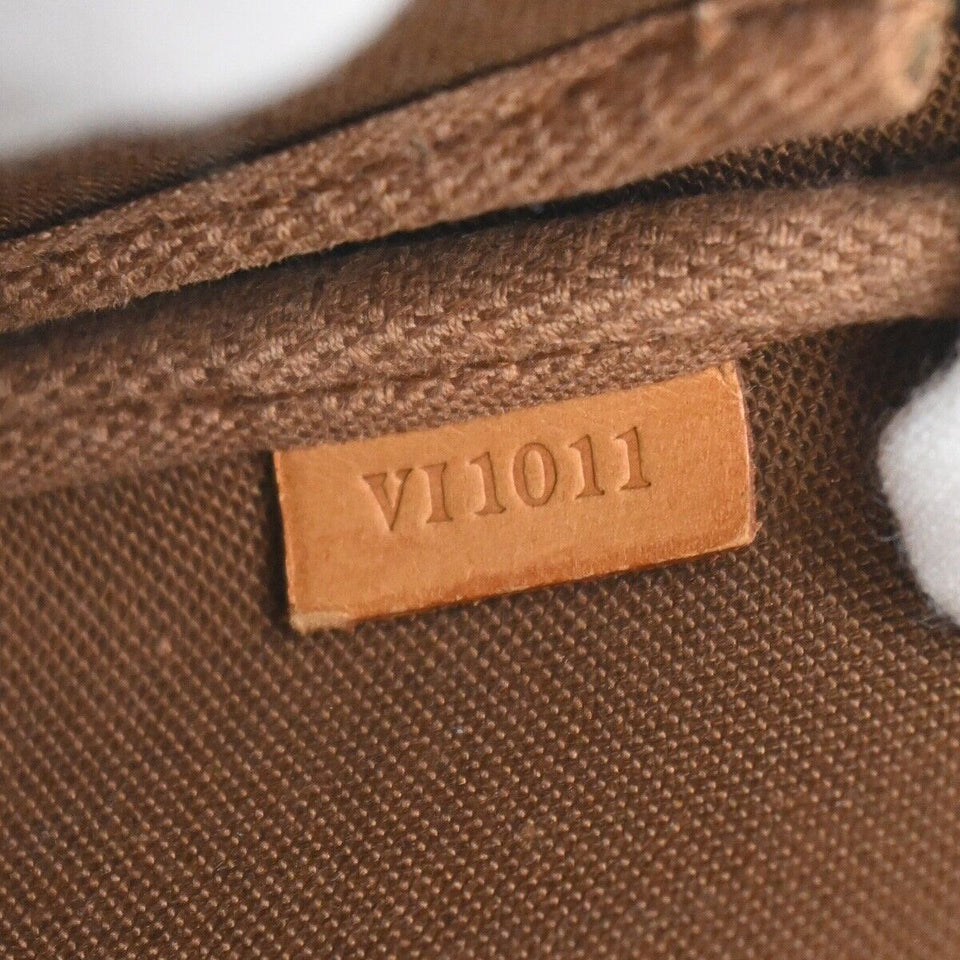 Louis Vuitton Pochette Accessoires  Canvas Clutch Bag