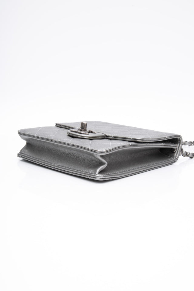 CHANEL Silver Metallic Goatskin Quilted Chic Pearls Flap Bag