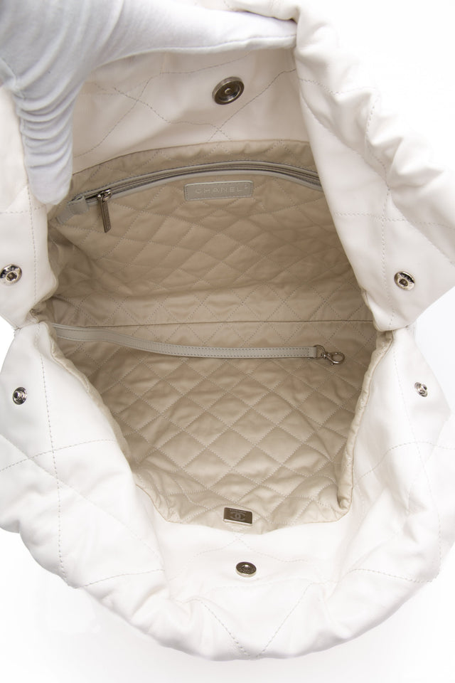 CHANEL 22 White Light Grey Calfskin Quilted Hobo Bag