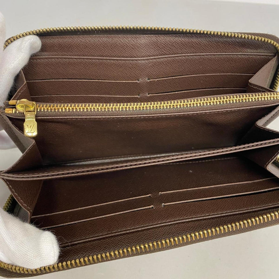 LOUIS VUITTON Zippy wallet