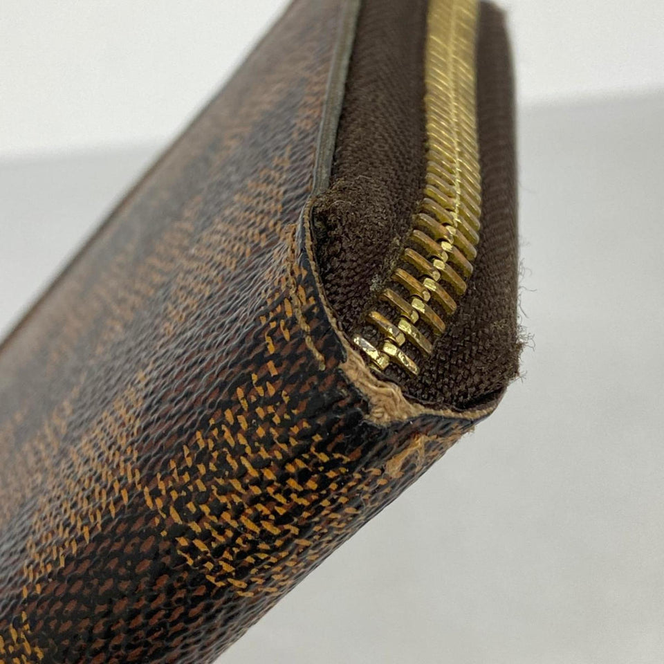 LOUIS VUITTON Zippy wallet