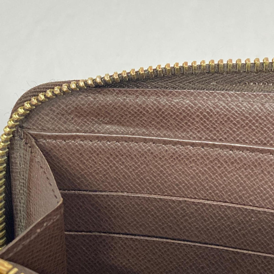 LOUIS VUITTON Zippy wallet
