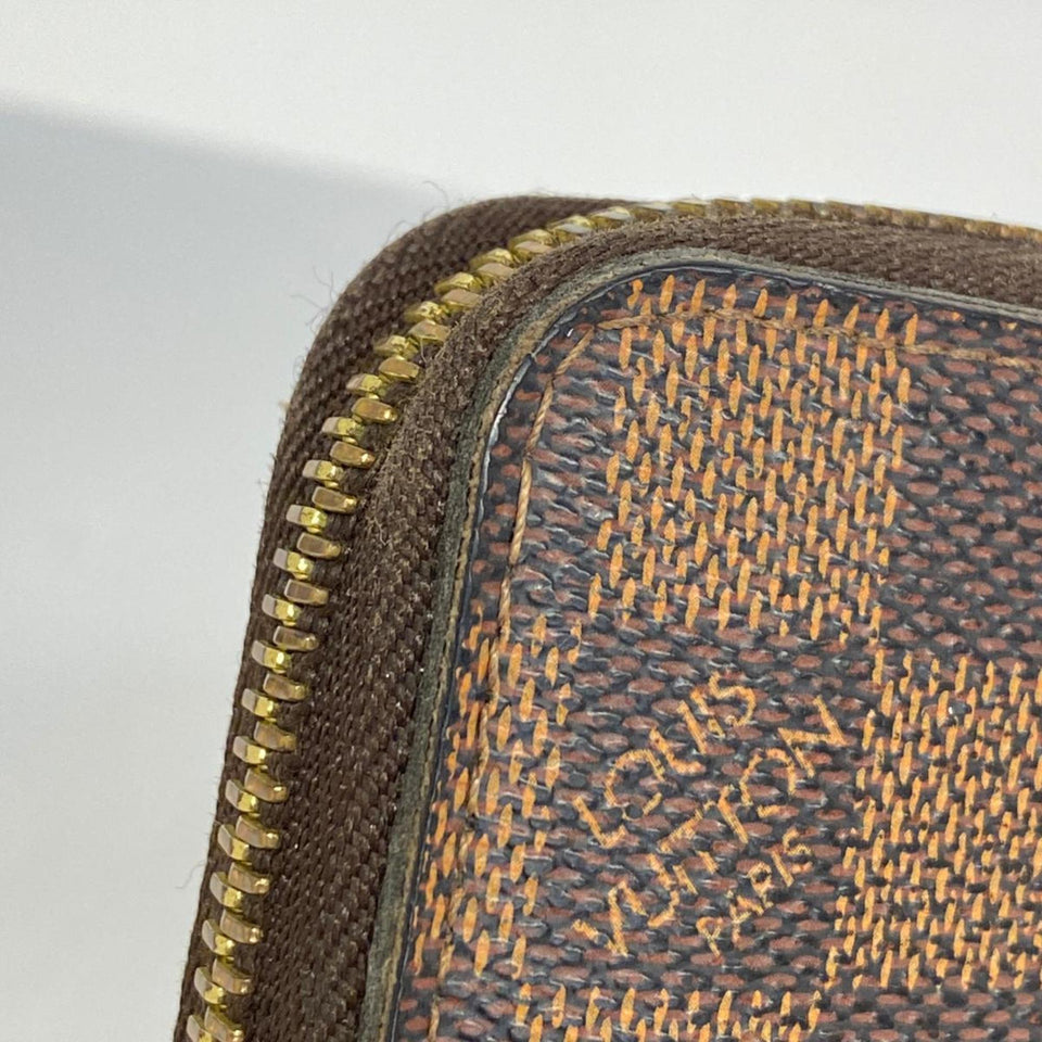 LOUIS VUITTON Zippy wallet