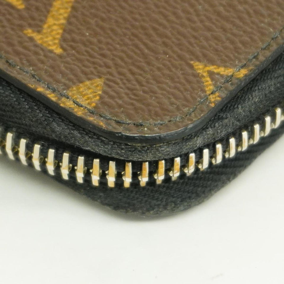 LOUIS VUITTON Zippy Wallet Vertical