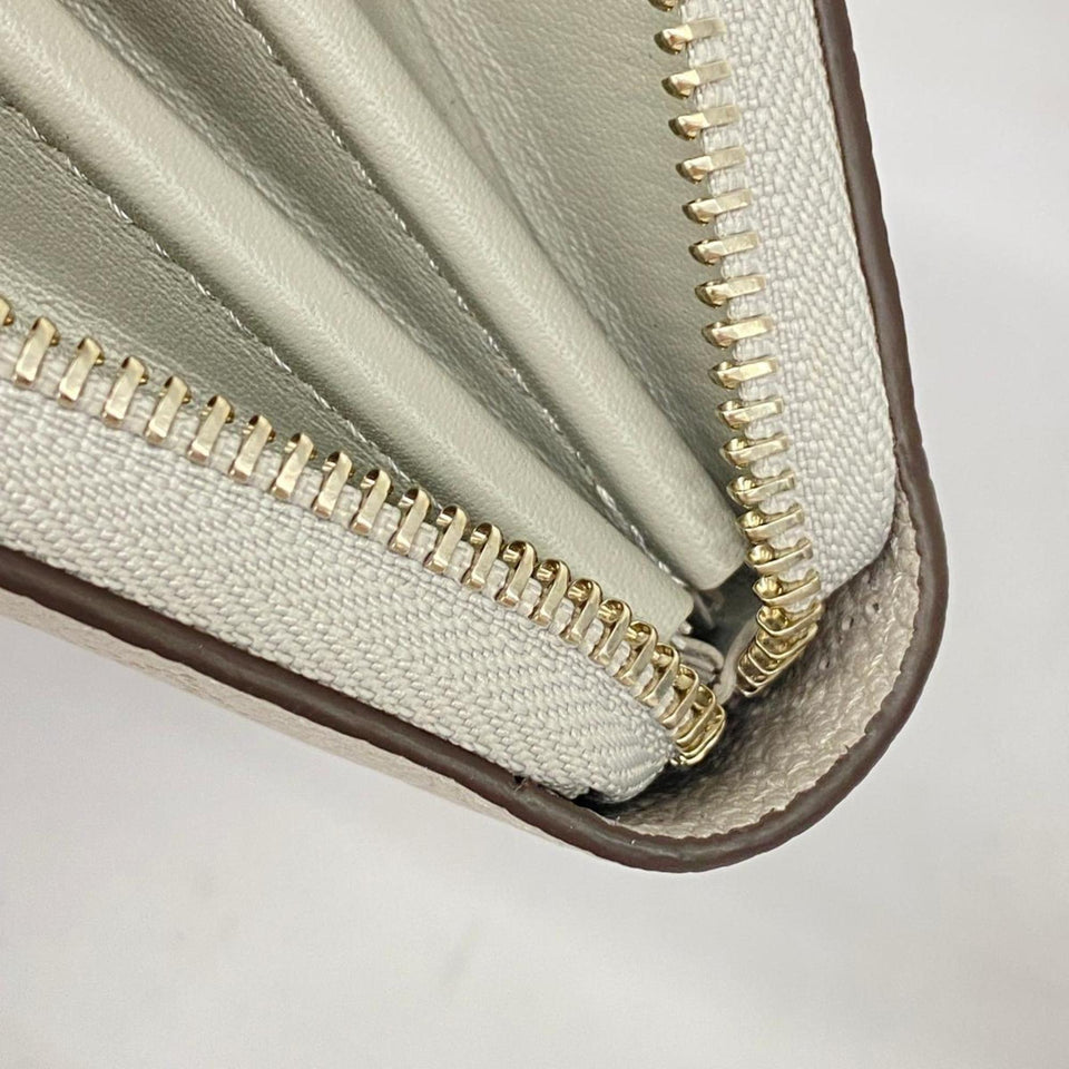 LOUIS VUITTON Zippy wallet