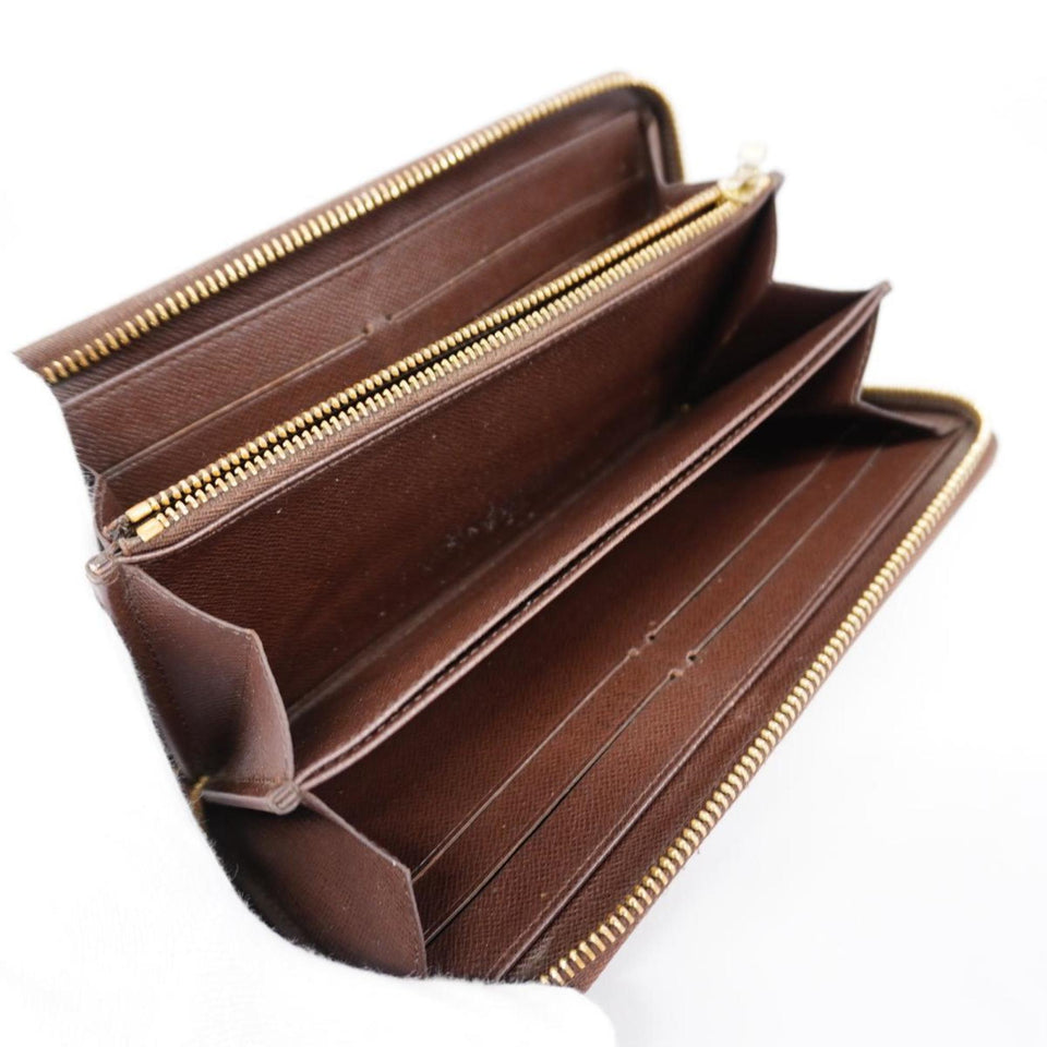LOUIS VUITTON Zippy wallet