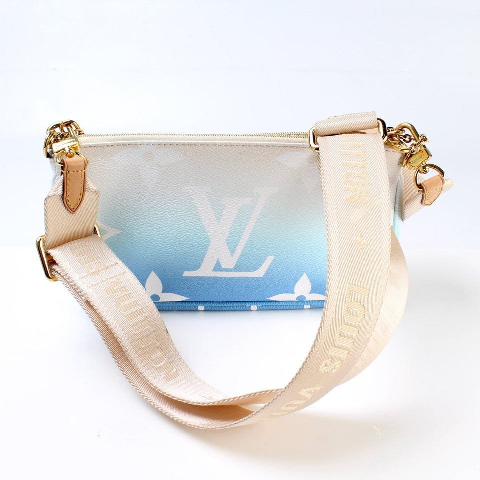 Multipochette By The Pool