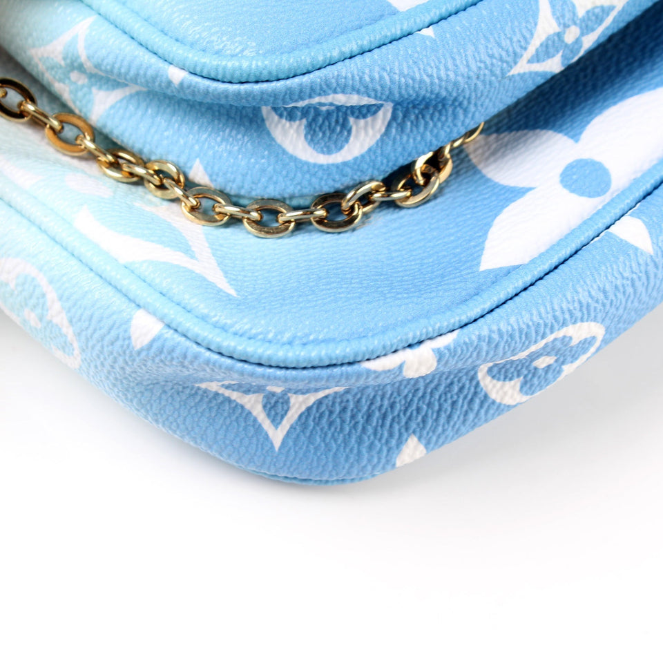 Multipochette By The Pool