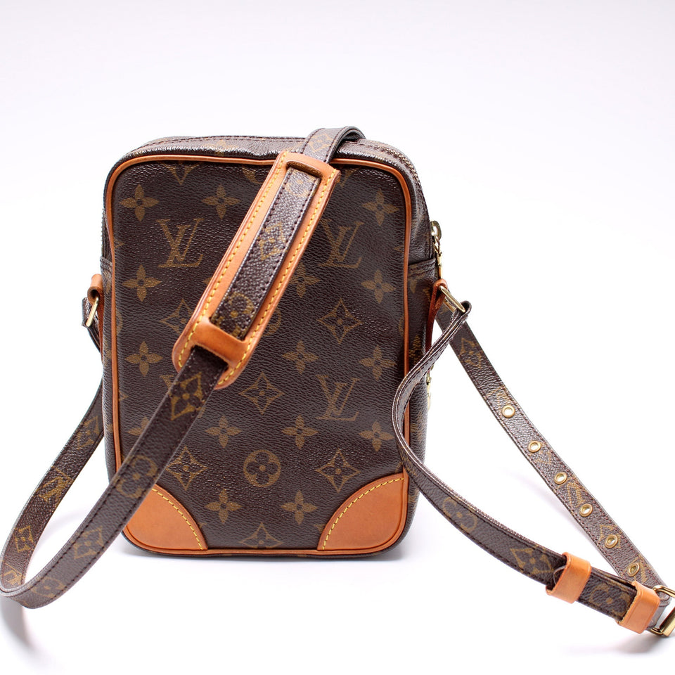 Amazone Monogram