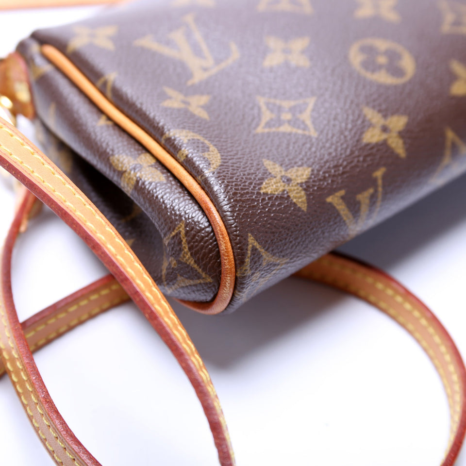 Eve Clutch Monogram