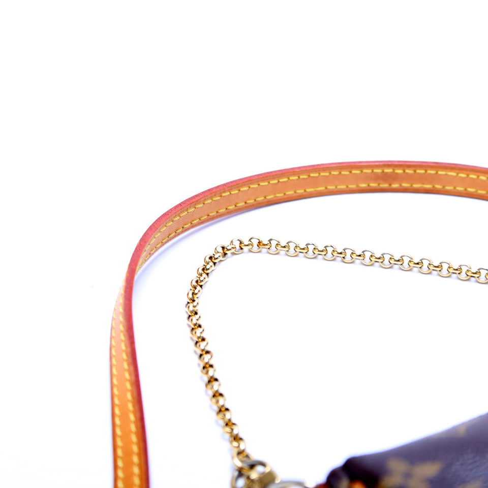 Eve Clutch Monogram