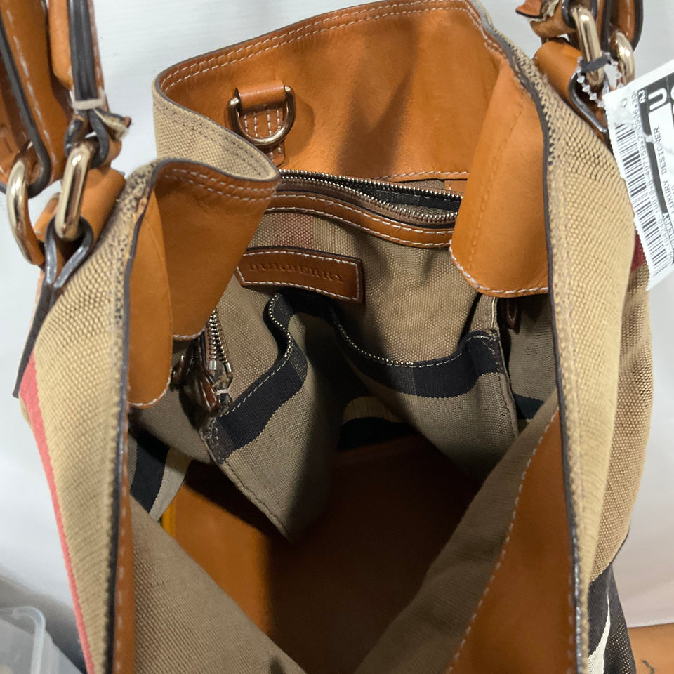 Handbag Luxury Designer By Burberry  Size: Medium