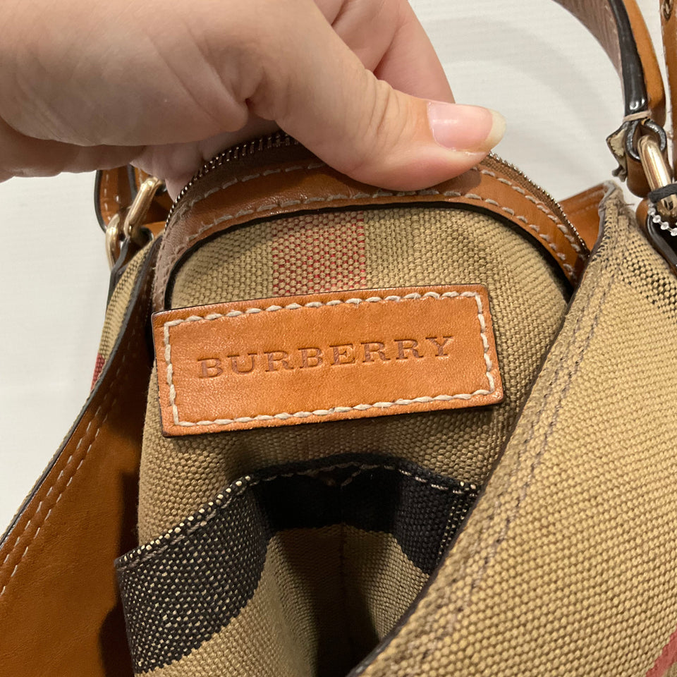 Handbag Luxury Designer By Burberry  Size: Medium