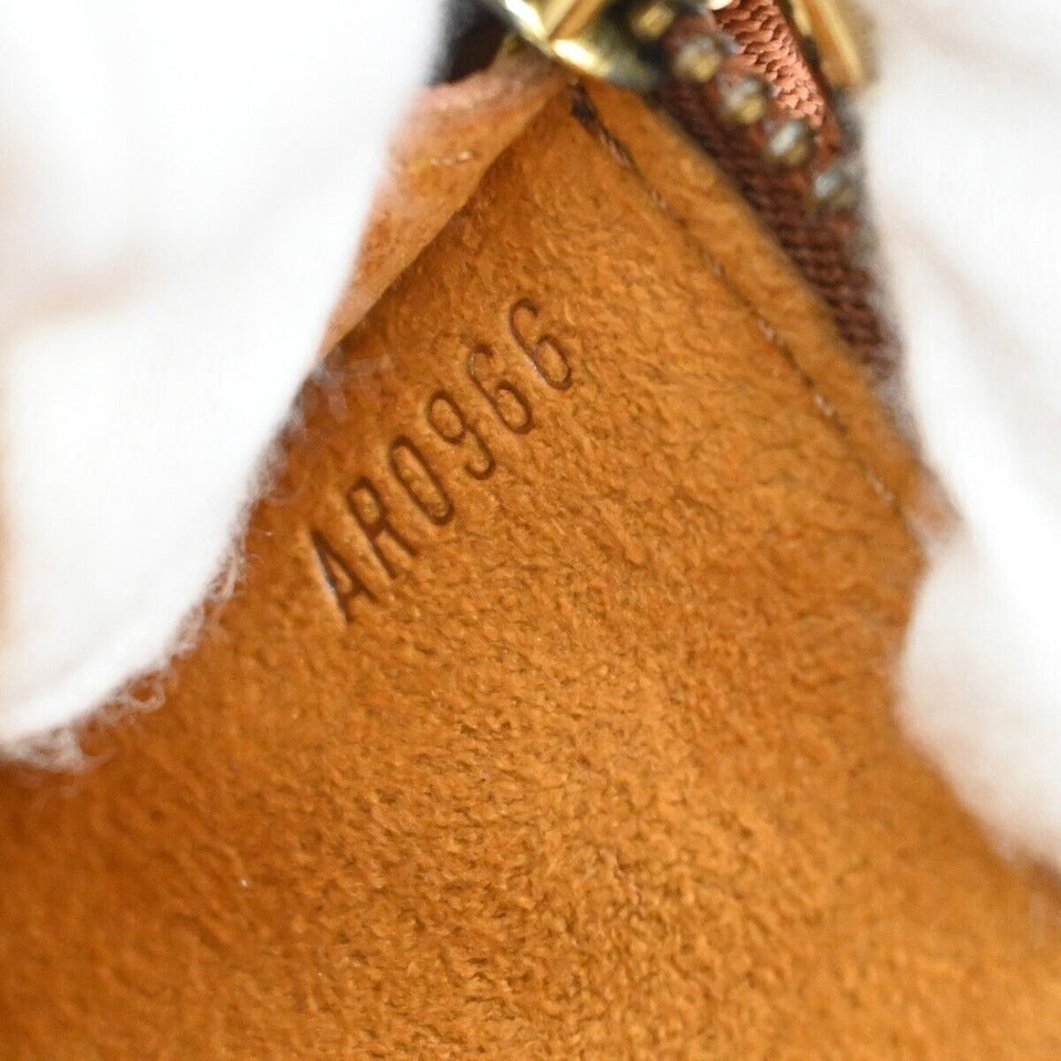 Louis Vuitton Pochette Accessoires  Leather Clutch Bag