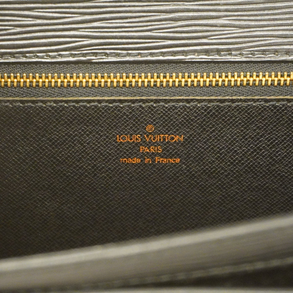 LOUIS VUITTONAuth  Epi Serie Dragonne M52612 Unisex Clutch Bag Noir