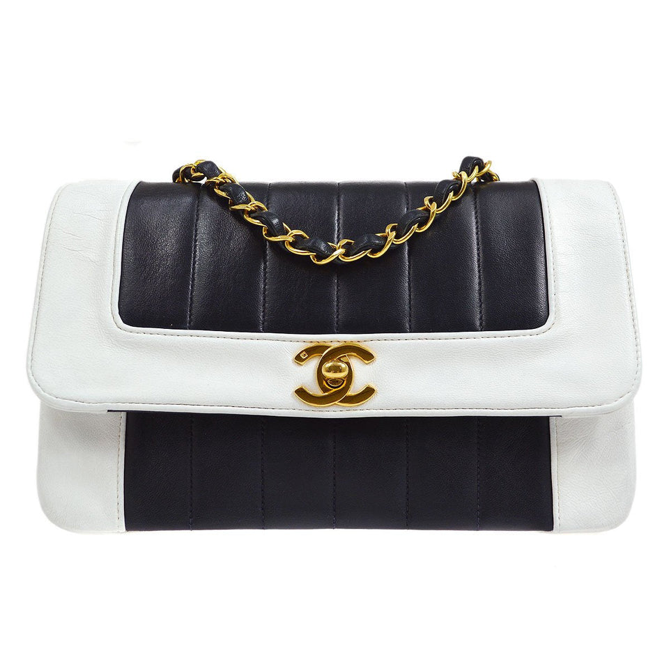 CHANEL 1991-1994 Vertical Border Flap Small Navy Lambskin
