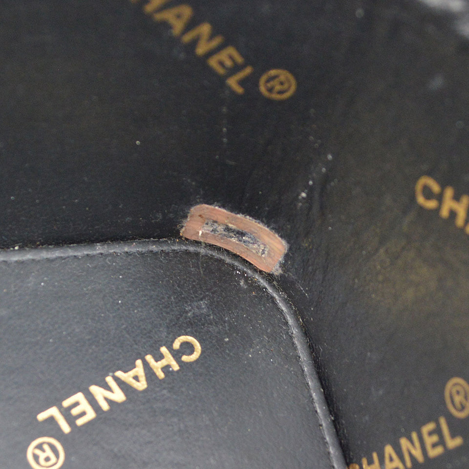 CHANEL 1995 Heart Mirror Vanity Handbag Black Patent Leather