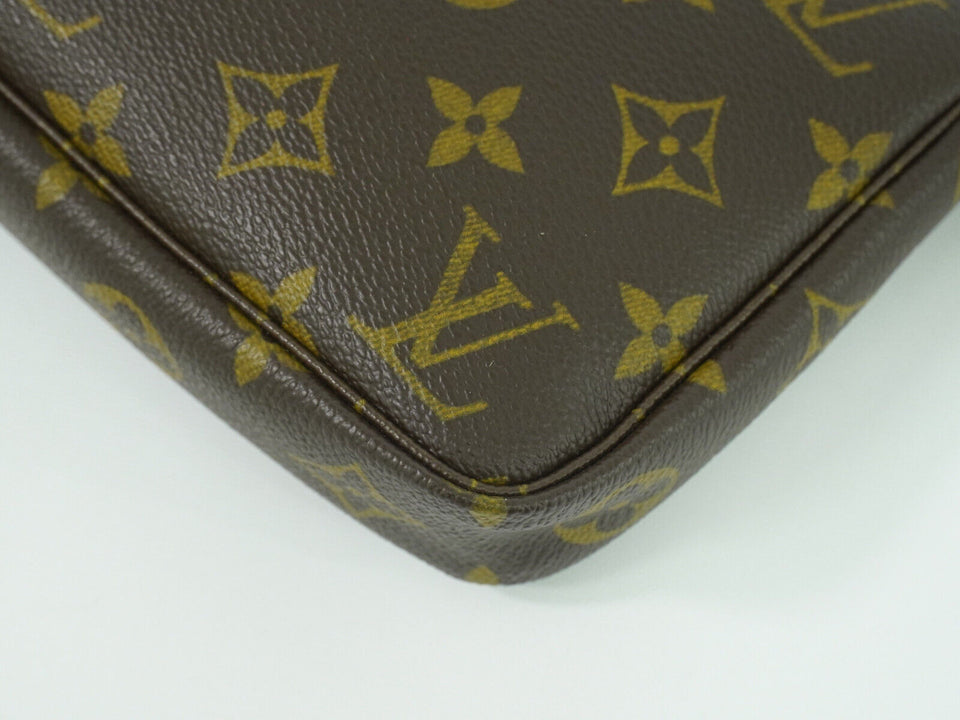 Louis Vuitton Pochette Accessoire  Canvas Clutch Bag