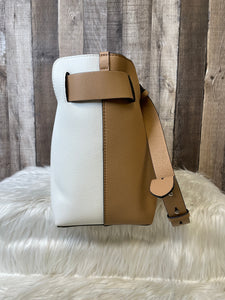 Handbag Luxury Designer By Burberry  Size: Large