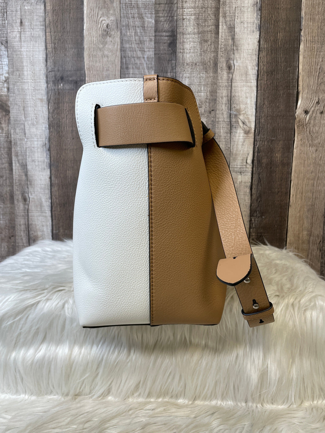 Handbag Luxury Designer By Burberry  Size: Large