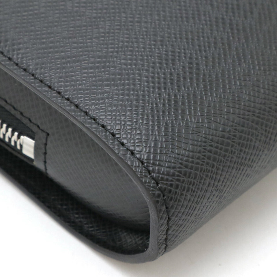 Louis Vuitton Taiga  Leather Clutch Bag
