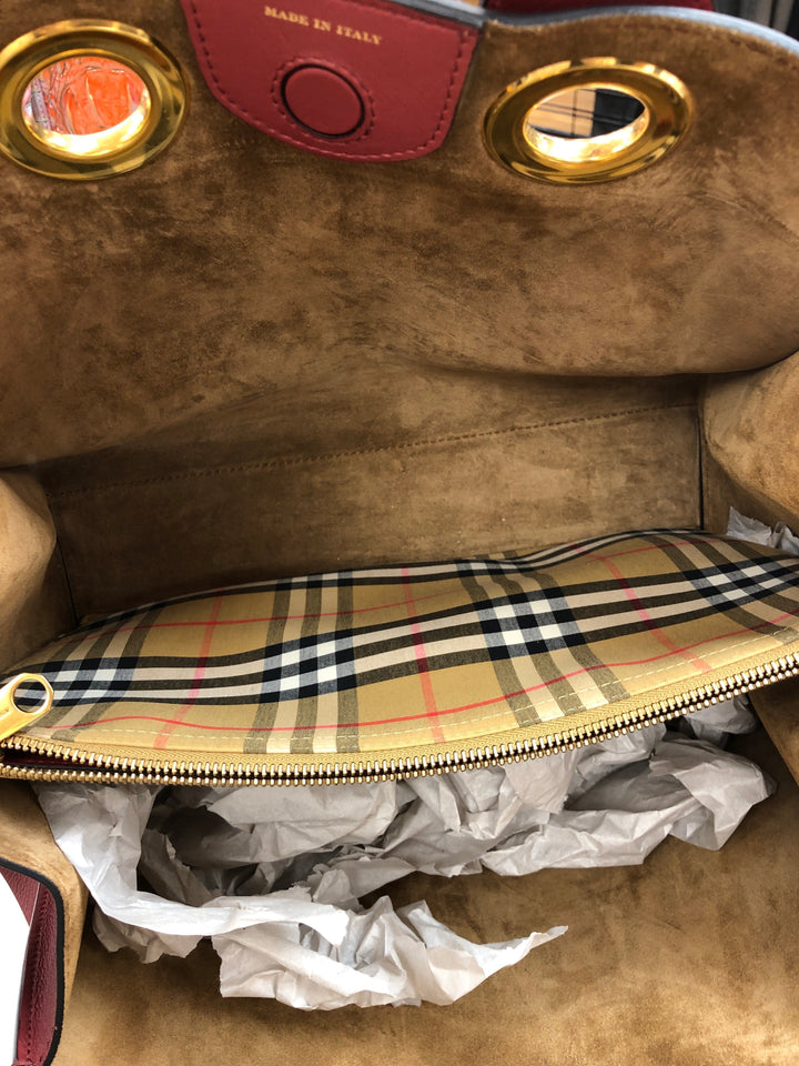 Crossbody Luxury Designer By Burberry  Size: Medium