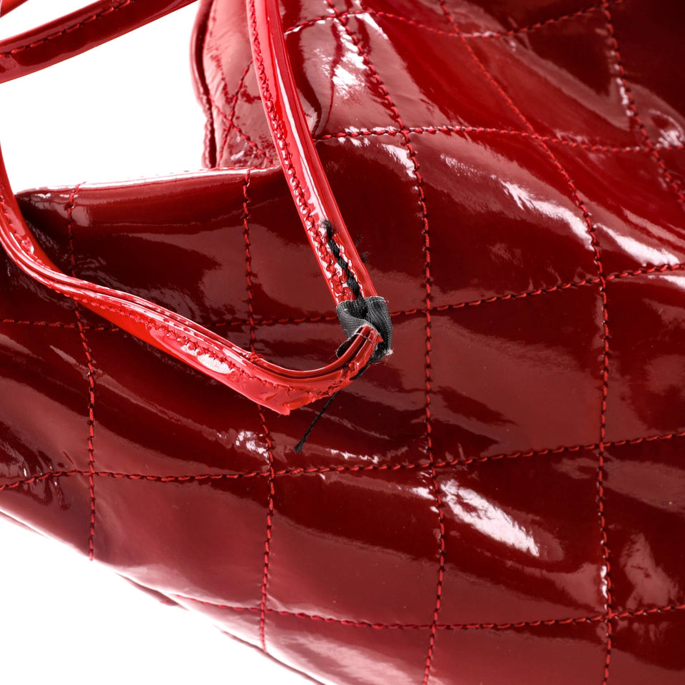 31 Drawstring Tote Quilted Patent Large