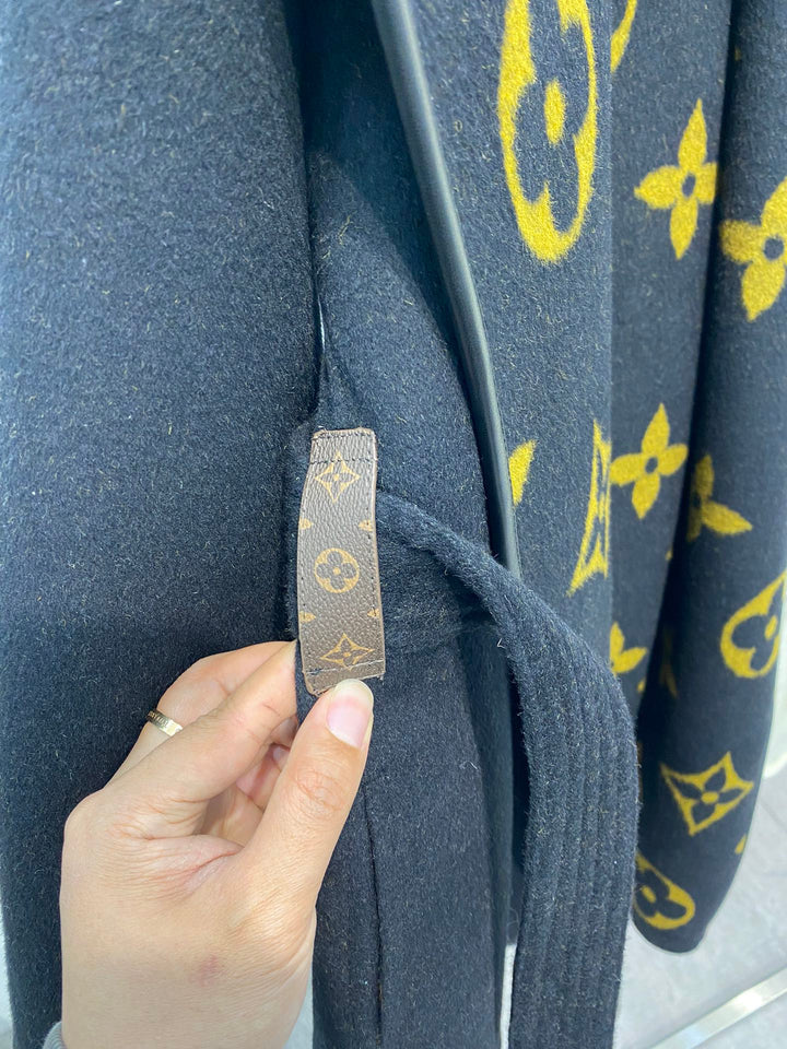 Luxury Louis Vuitton  Wrap Coat 037