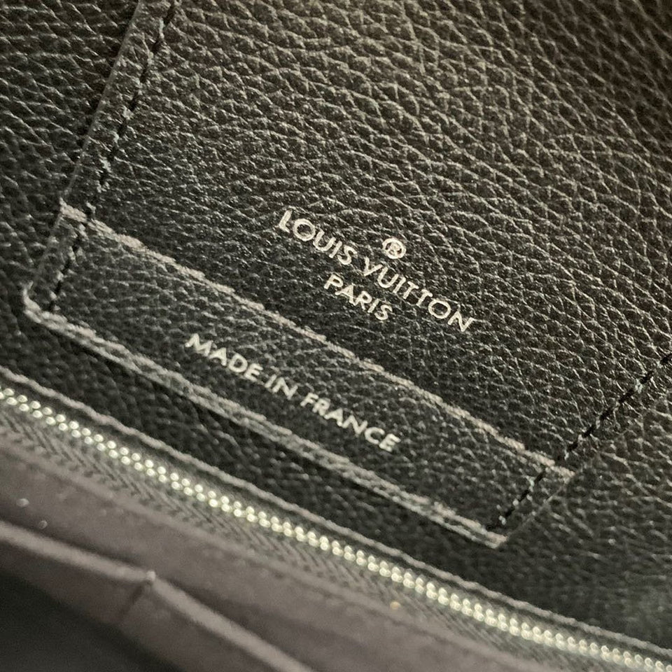 Louis Vuitton LOCKME DAY BAG