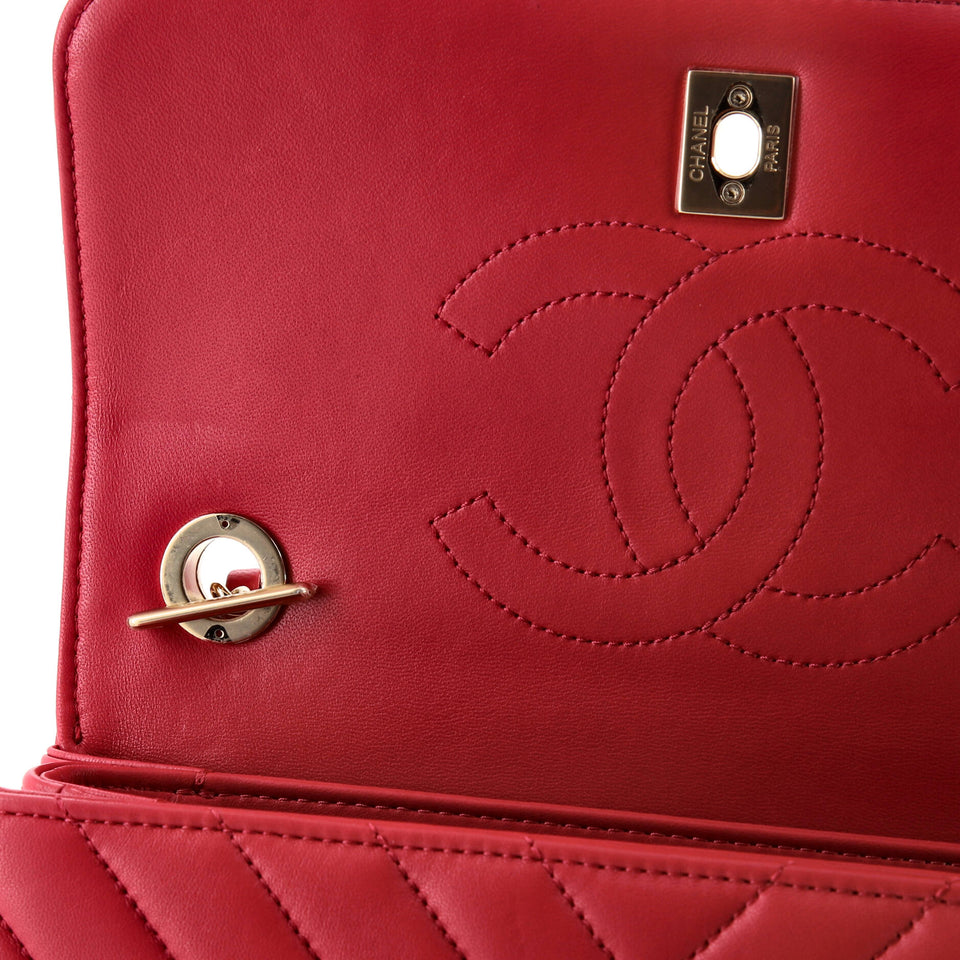 Trendy CC Top Handle Bag Chevron Lambskin Small