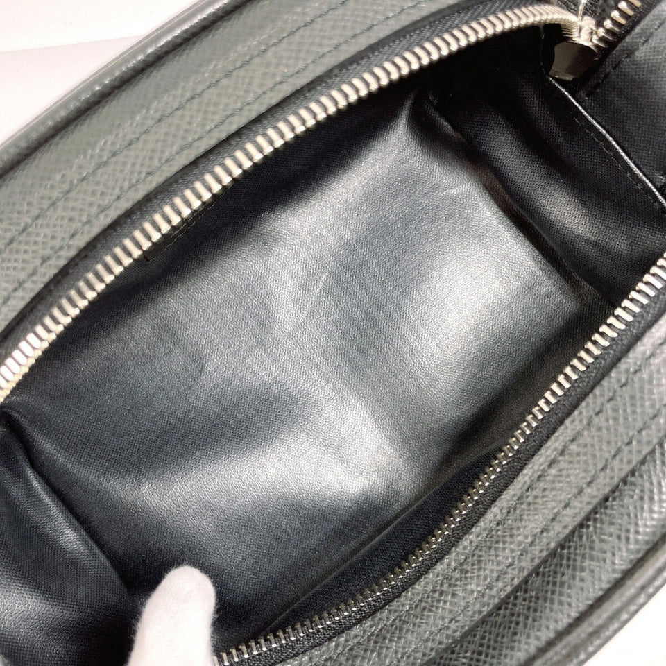 Louis Vuitton Dopp Kit  Leather Clutch Bag