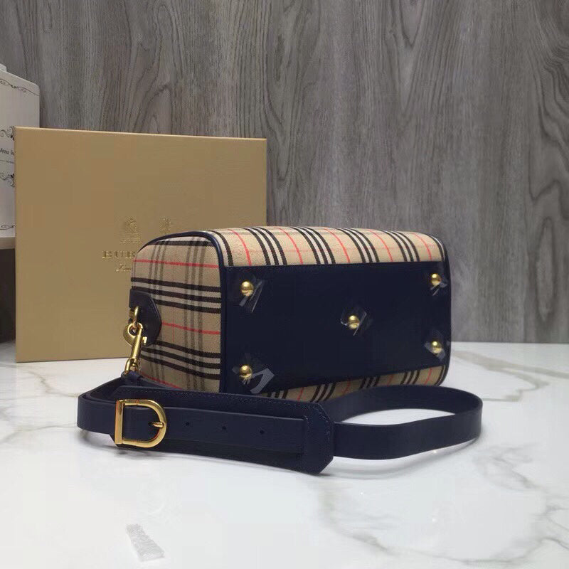 Burberry Bags - Bagsattire   697