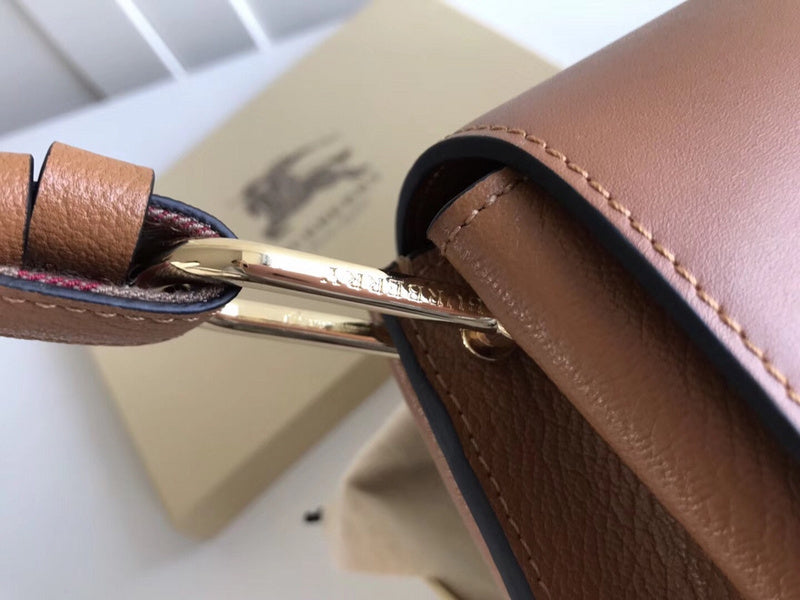 Burberry Bags - Bagsattire   489