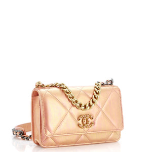 19 Wallet on Chain Quilted Iridescent Calfskin