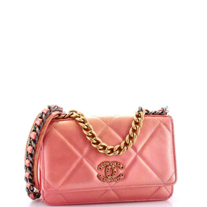 19 Wallet on Chain Quilted Iridescent Calfskin