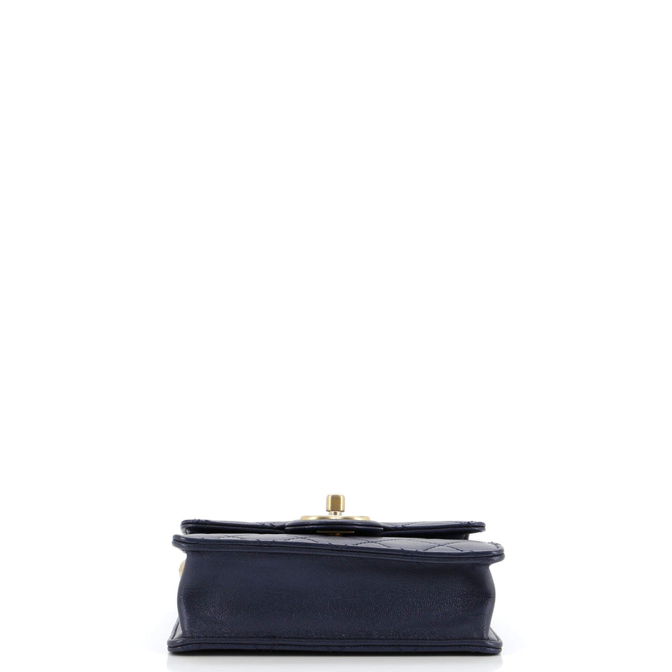 Chic Pearls Flap Bag Quilted Lambskin Mini