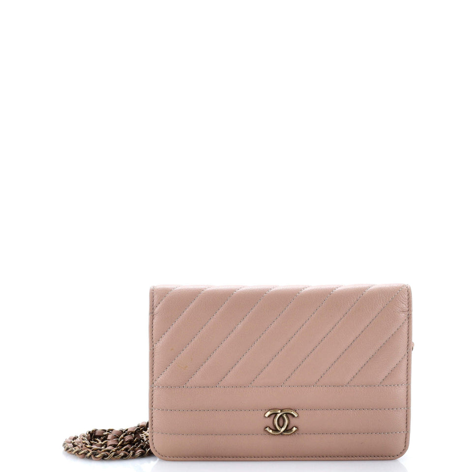 Wallet on Chain Diagonal Quilted Goatskin