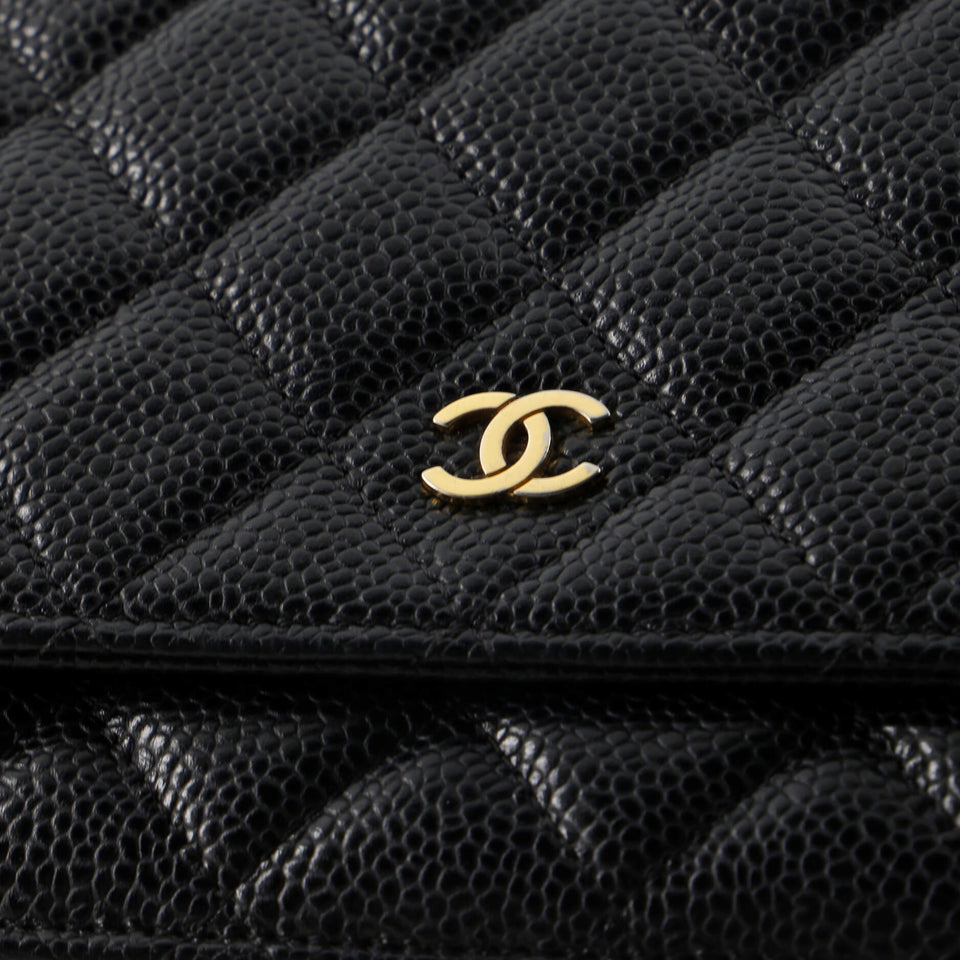 Wallet on Chain Quilted Caviar