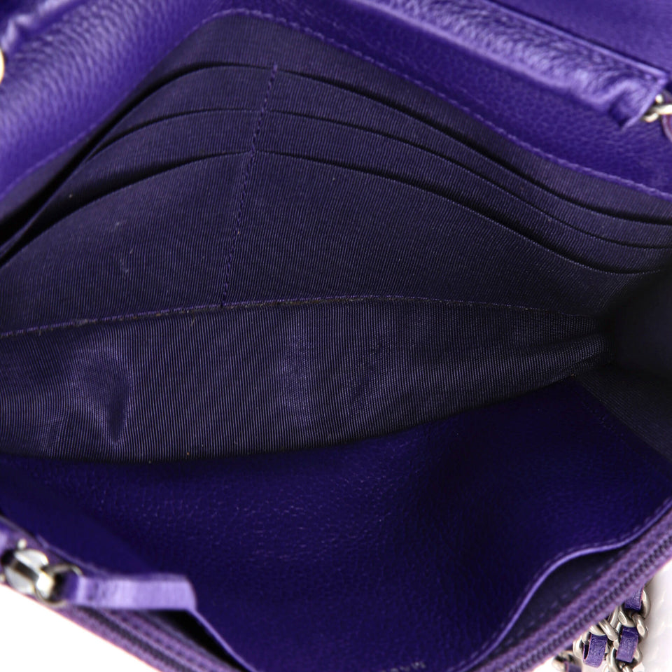 Wallet on Chain Quilted Caviar