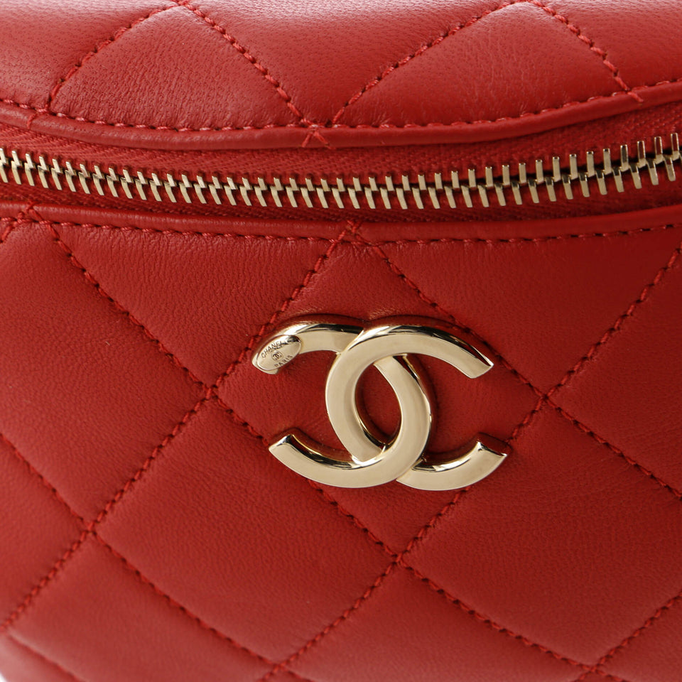 Resin Elegant Chain Belt Bag Quilted Lambskin