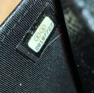 Wallet on Chain Quilted Caviar