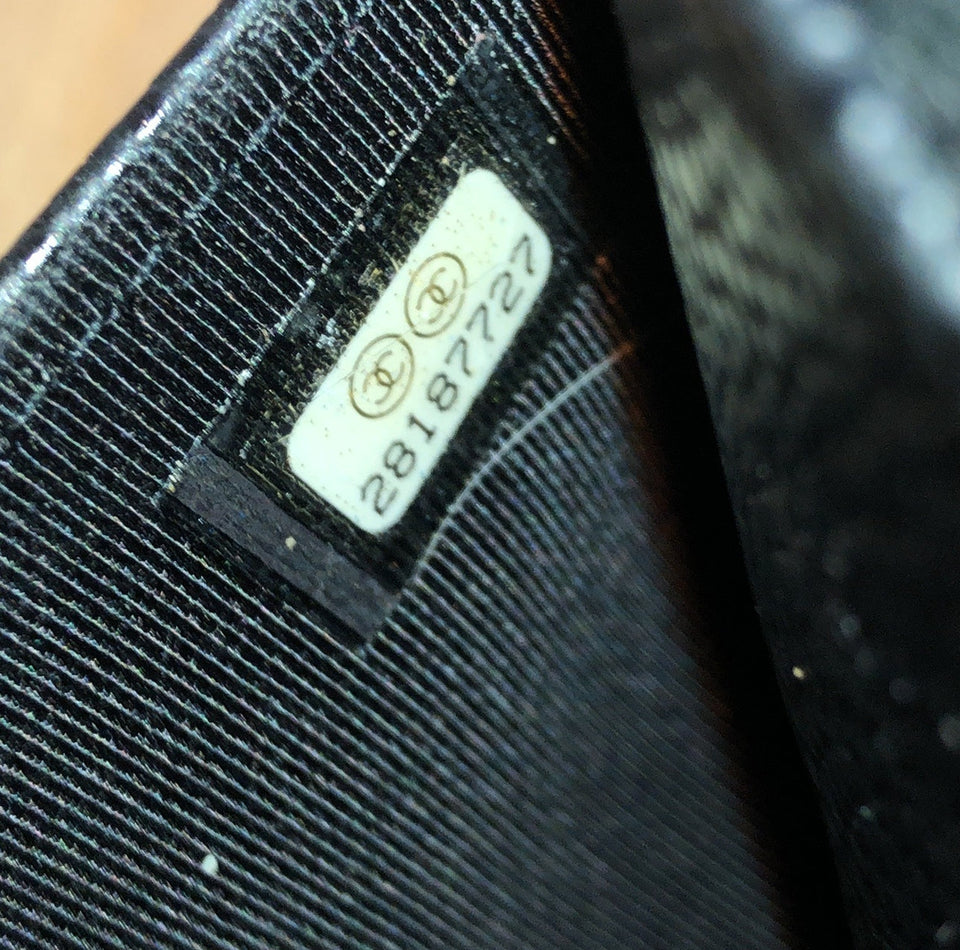 Wallet on Chain Quilted Caviar