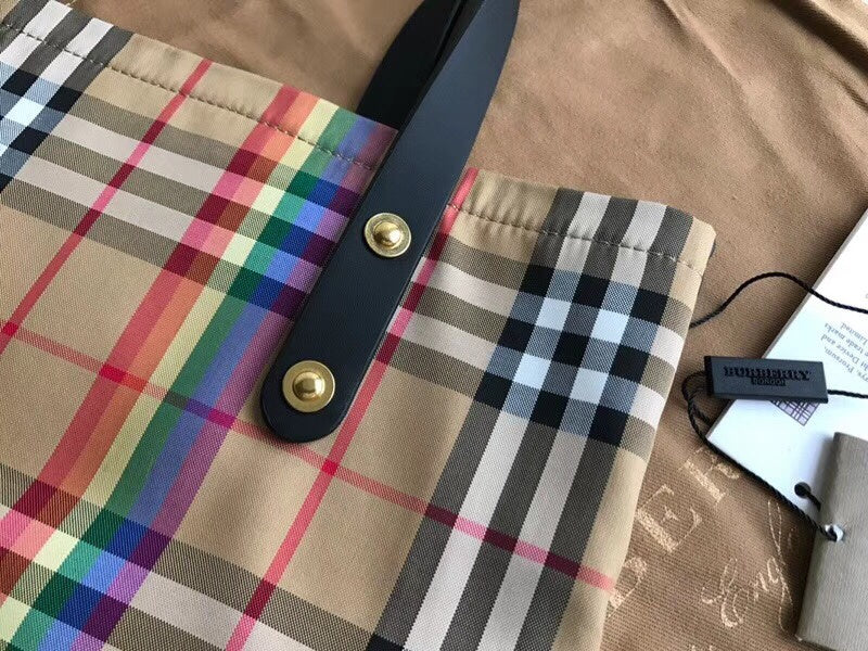 Burberry Bags - Bagsattire   288