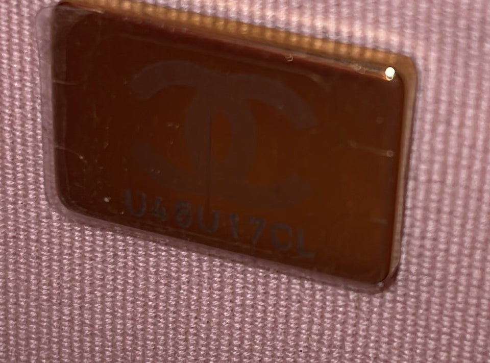 Wallet on Chain Quilted Caviar