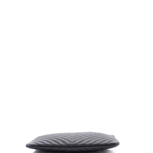 O Case Clutch Chevron Caviar Medium