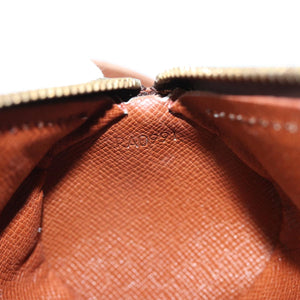 Louis Vuitton Trousse Rond  Canvas Clutch Bag