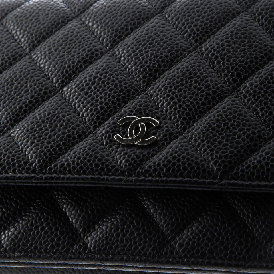 Wallet on Chain Quilted Caviar