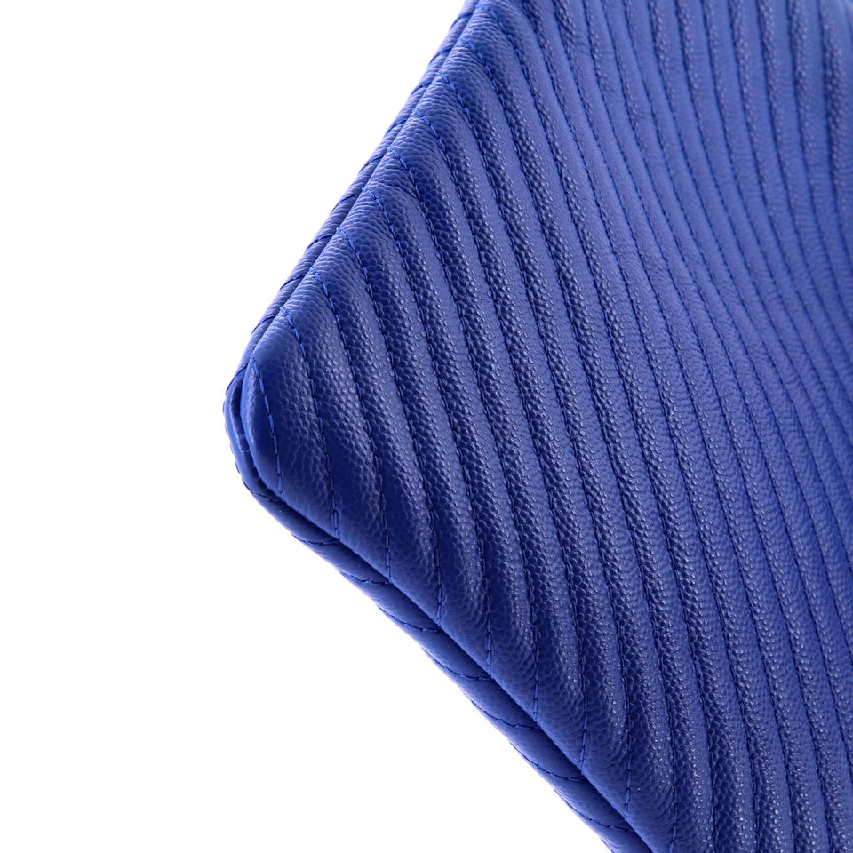 O Case Clutch Chevron Caviar Medium