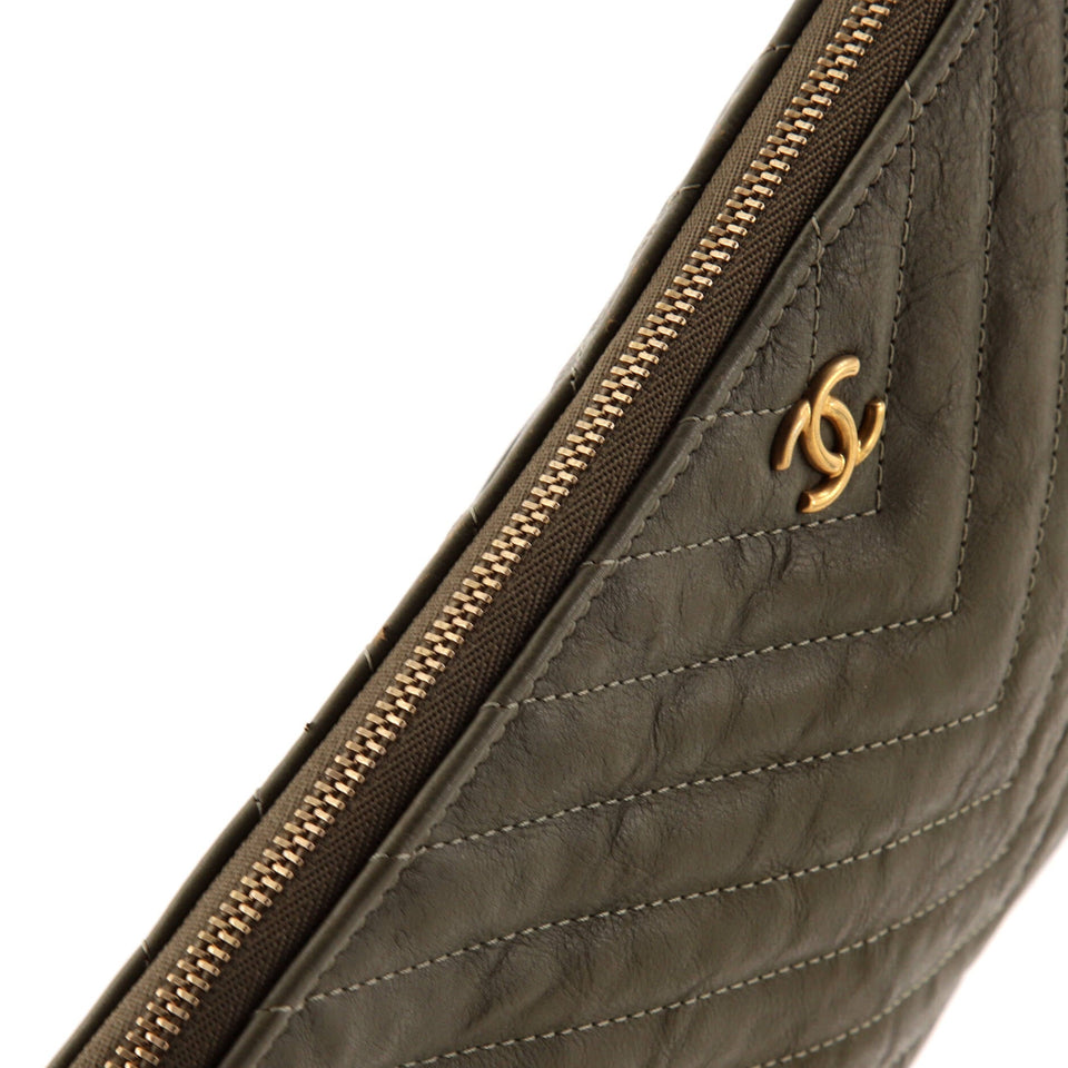 O Case Clutch Chevron Lambskin Medium