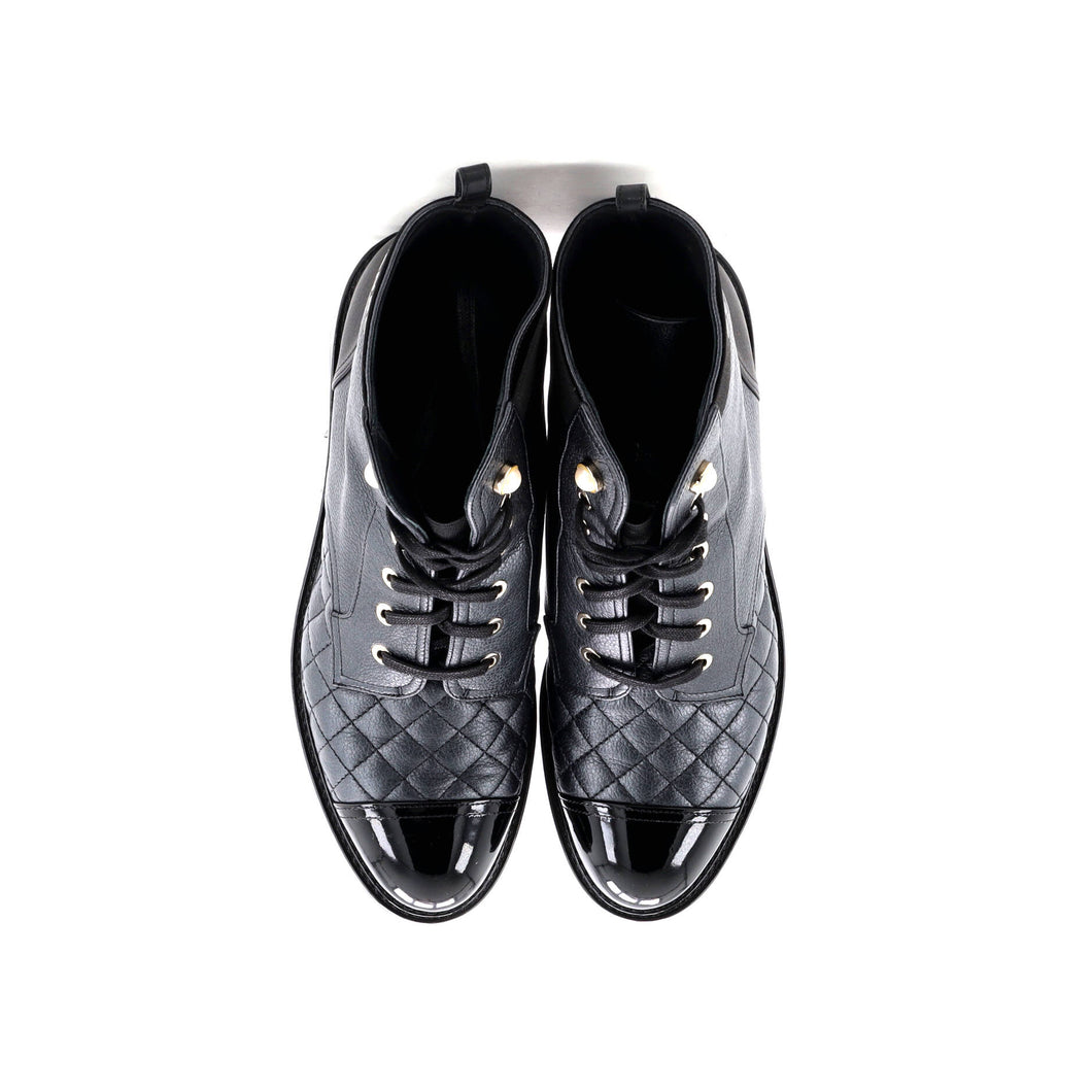 Women's Logo Pearl Cap Toe Lace Up Combat Boots Quilted Leather with Patent